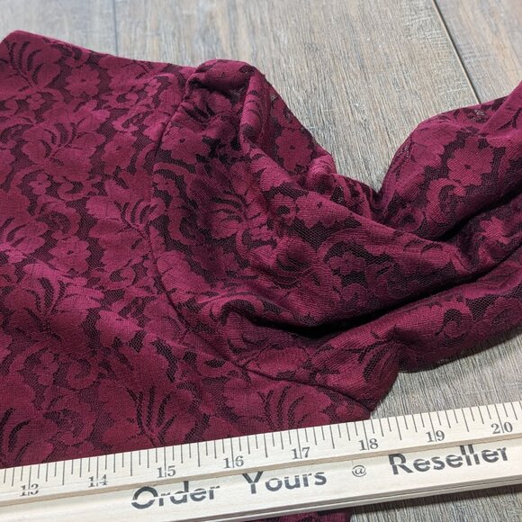 Burgundy Red Lace Long Ruffle Sleeve Cottagecore
Winter looks - Picture 5 of 8